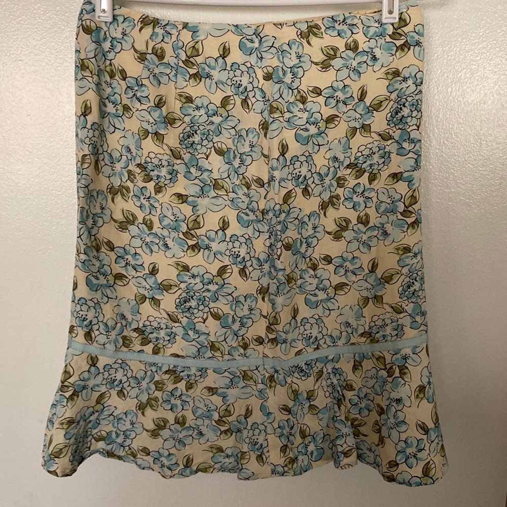 🌹-  Ladies size 6 floral skirt